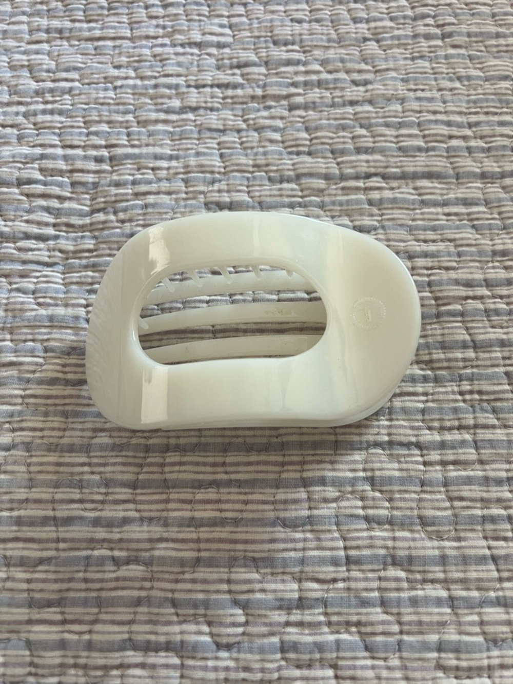 Teleties Coconut White Large Flat Round Hair Clip